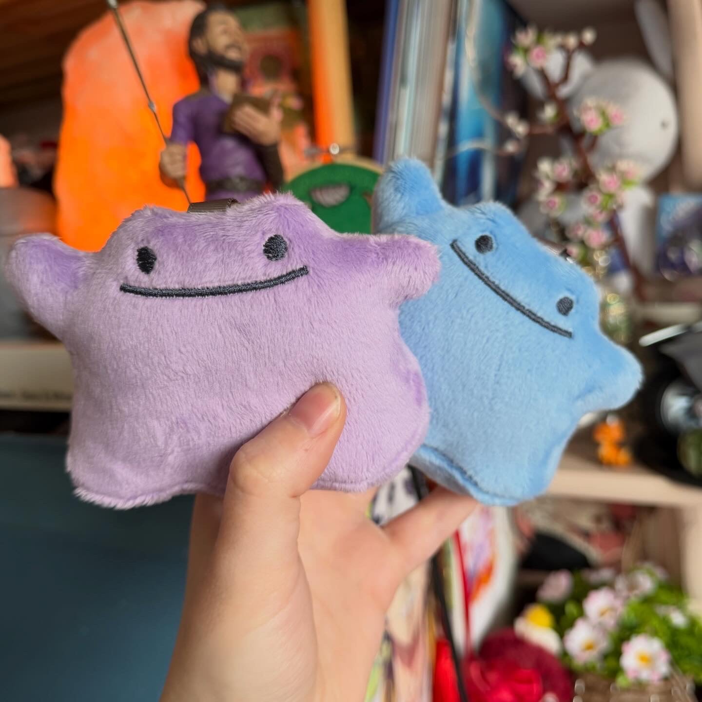 Transforming Blob Bag Charm